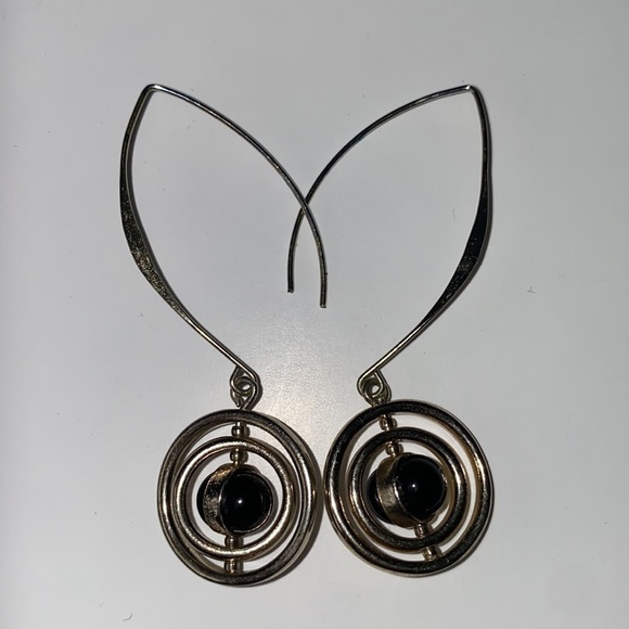 Two pairs of dangle earrings - Picture 5 of 6